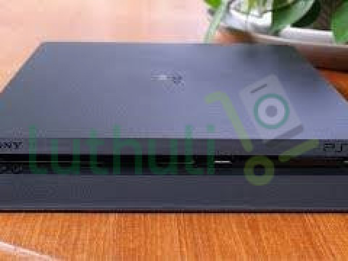 PlayStation 4 Slim 500GB with Controller