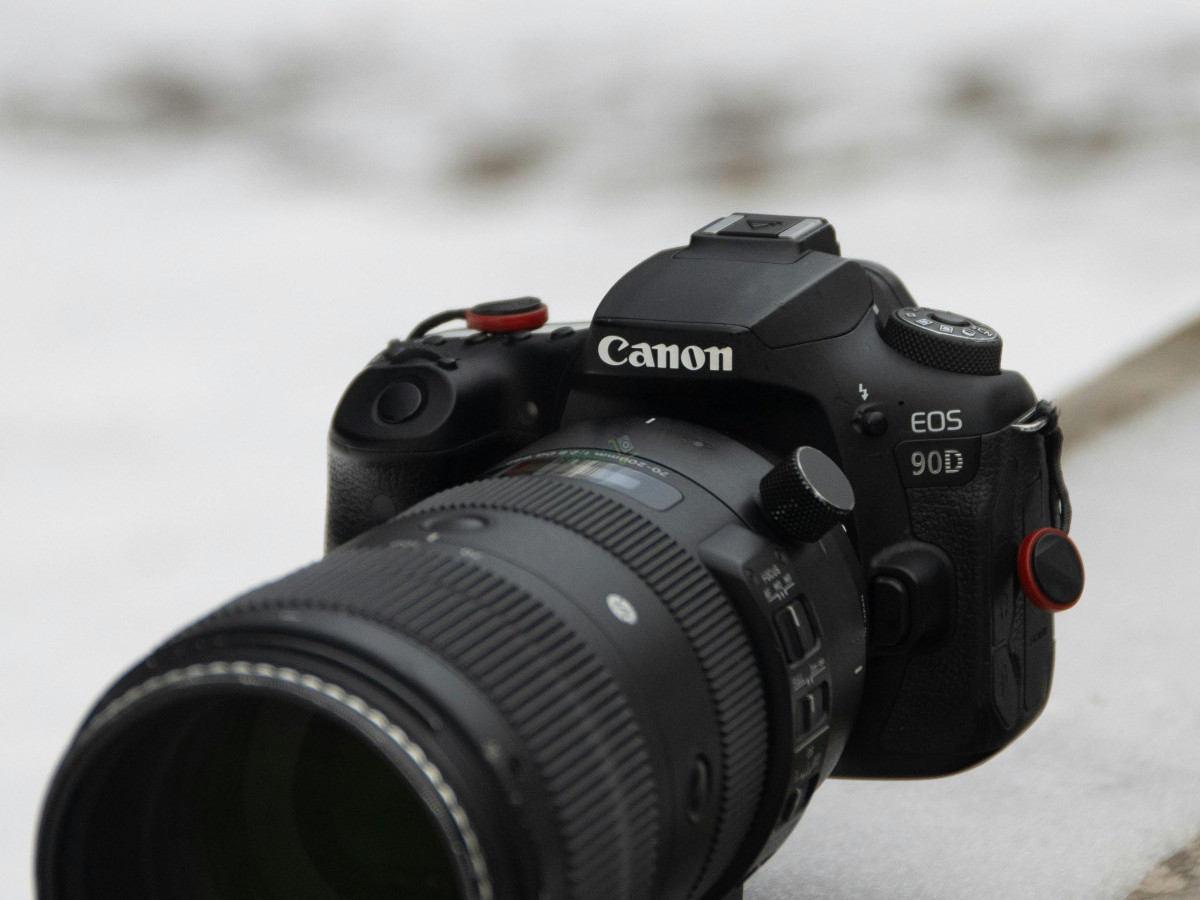 Canon EOS 90D DSLR Camera 4K with 32.5MP Sens