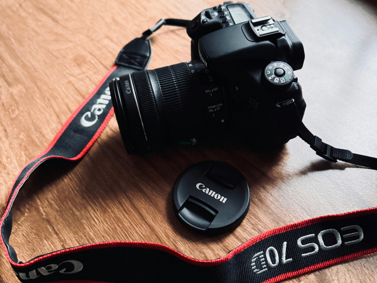 Canon EOS 70D DSLR with Dual Pixel Autofocus
