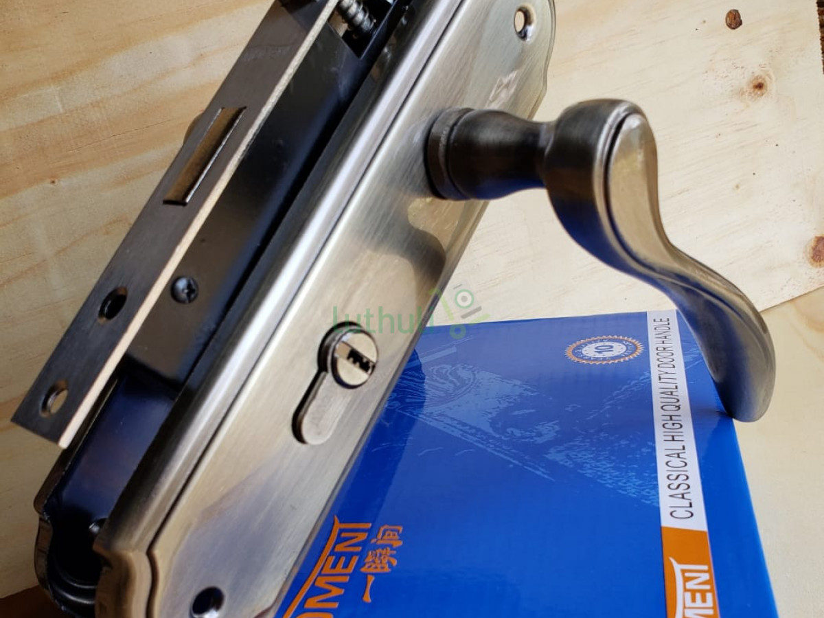 Moment door lock 5878MAB