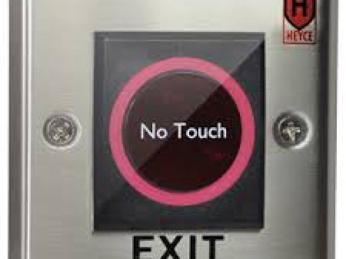 Wide exit switch no touch