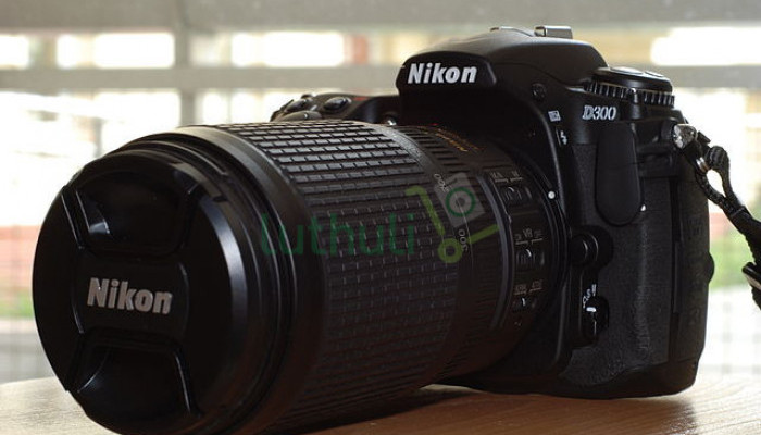 12.3MP semi-professional DSLR with advanced autofocus