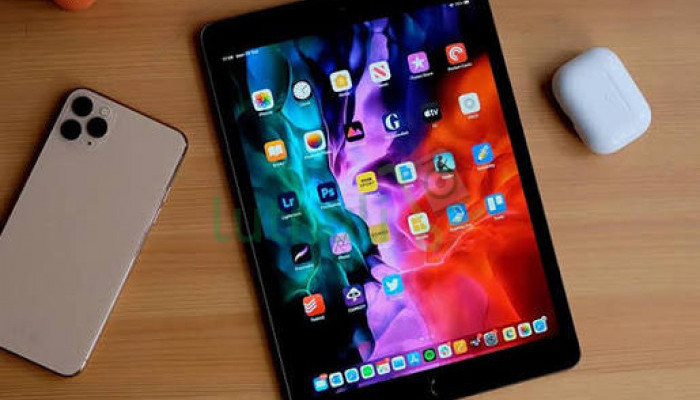 Apple iPad 8th Gen 2020 10.2-Inch Wi-Fi Table