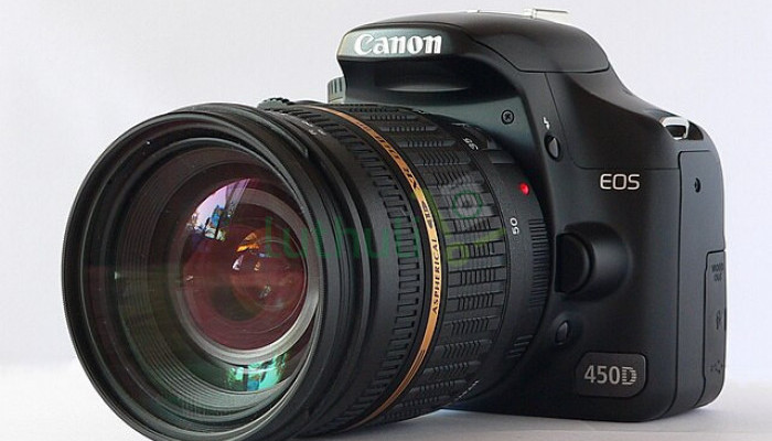 12.2MP DSLR camera with Live View and enhanced image processing