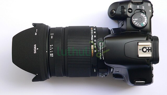 12.2MP DSLR camera with Live View and enhanced image processing