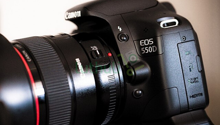 18MP DSLR camera with Full HD video and advanced imaging