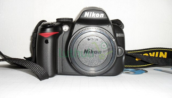 10.2MP beginner DSLR with guide mode and easy controls