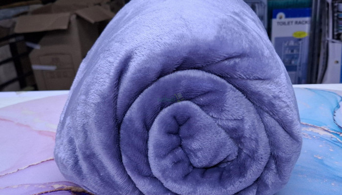 Warm cozy blankets for year-round comfort use