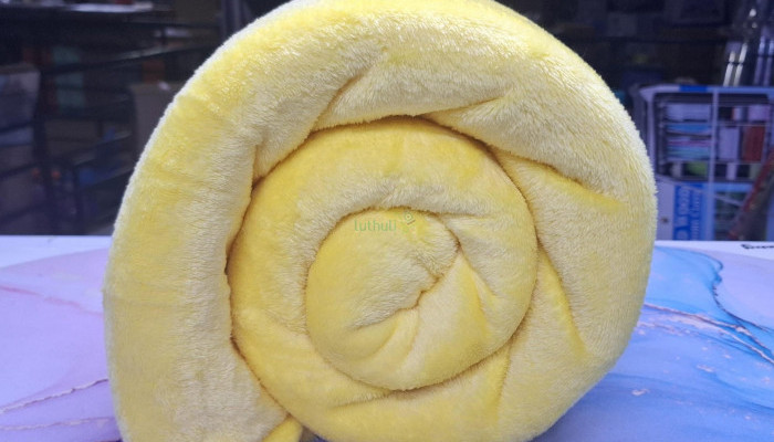 Warm cozy blankets for year-round comfort use