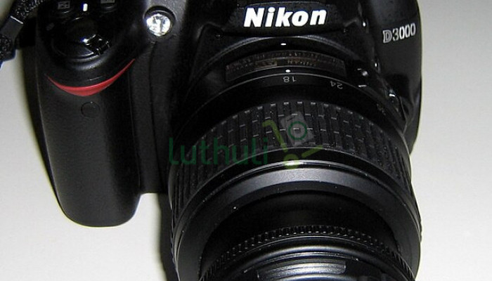 10.2MP beginner DSLR with guide mode and easy controls