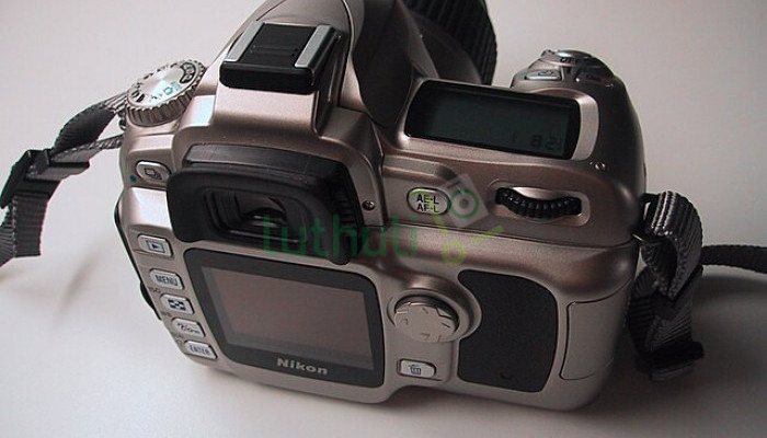 6.1MP DSLR camera with fast performance and beginner-friendly con