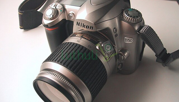 6.1MP DSLR camera with fast performance and beginner-friendly con