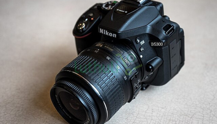 Nikon DSLR with flip screen, WiFi, and Full HD video