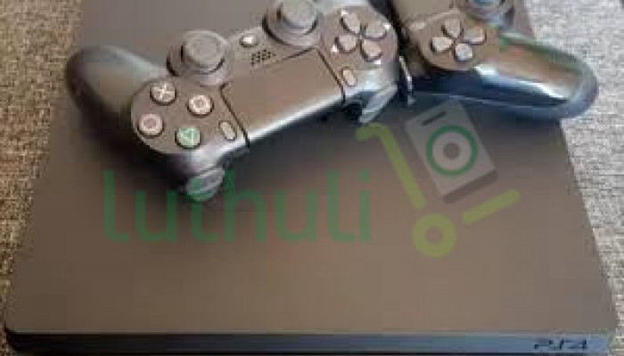 PS4 Standard 500GB Ex-UK With 1 Gamepad