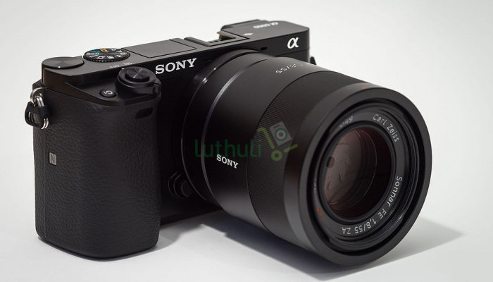 Compact Sony mirrorless camera with ultra-fast autofocus + HD