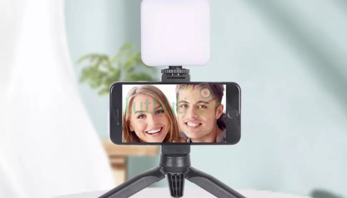 Smartphone Vlogging Kit with Tripod Phone Holder Mini Microphone
