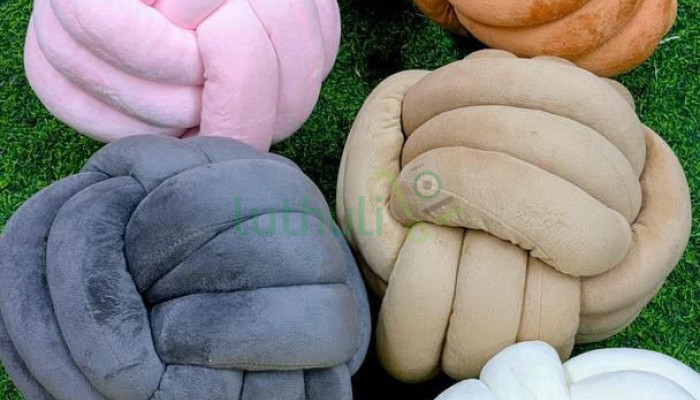 Stylish throw pillows for cozy home décor