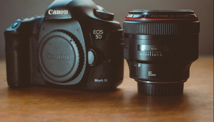 Professional full-frame Canon DSLR for photo and videos